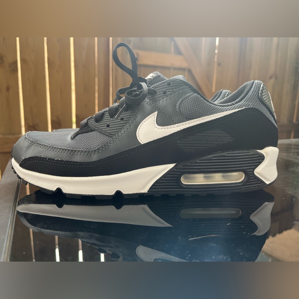 Nike Air Max 90 Men’s Black and White Shoes Size 11